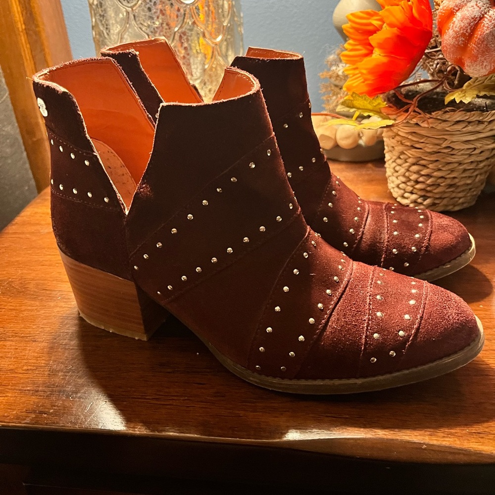 Suede leather ankle boot